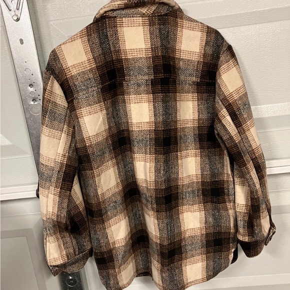 Small shacket new with out tags. - Picture 2 of 5